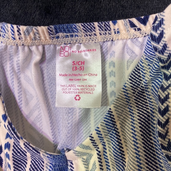 Woman’s beach wear - Picture 4 of 7